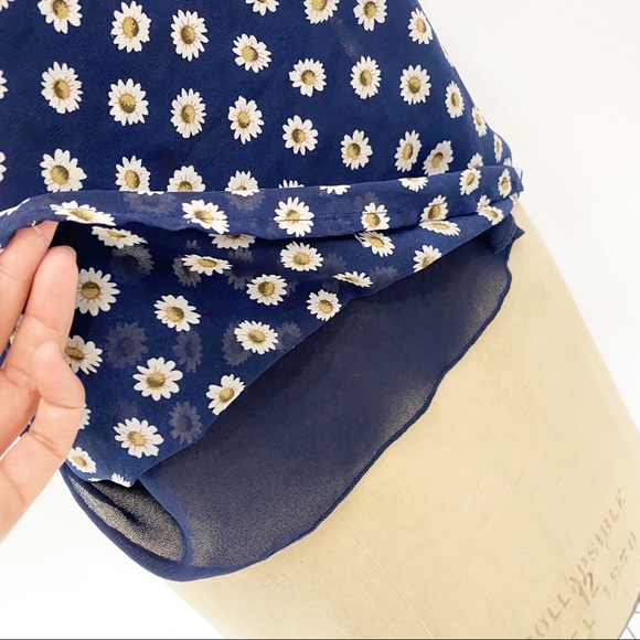 Sans Souci navy daisy chiffon tank. - Picture 3 of 7